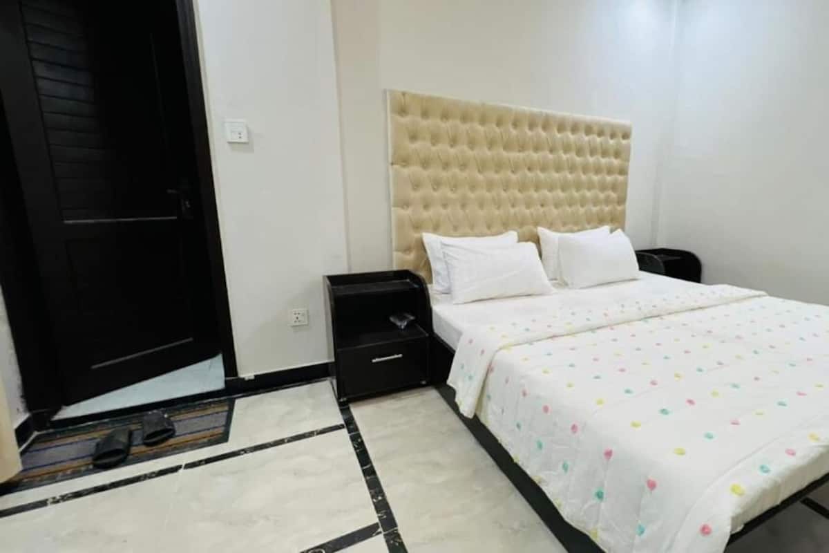Deluxe kamer | Een minibar, een bureau, gratis wifi, beddengoed