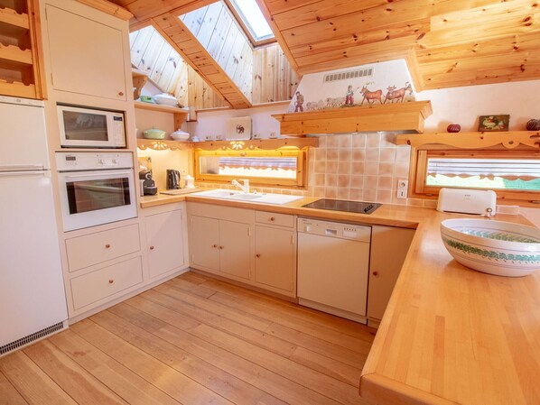 Frigorifero, microonde, forno, lavastoviglie