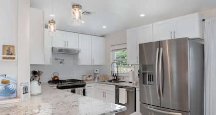 Thai · Cozy Ginger Home with Pool · 12 minutes to Beach · Pet-Friendly