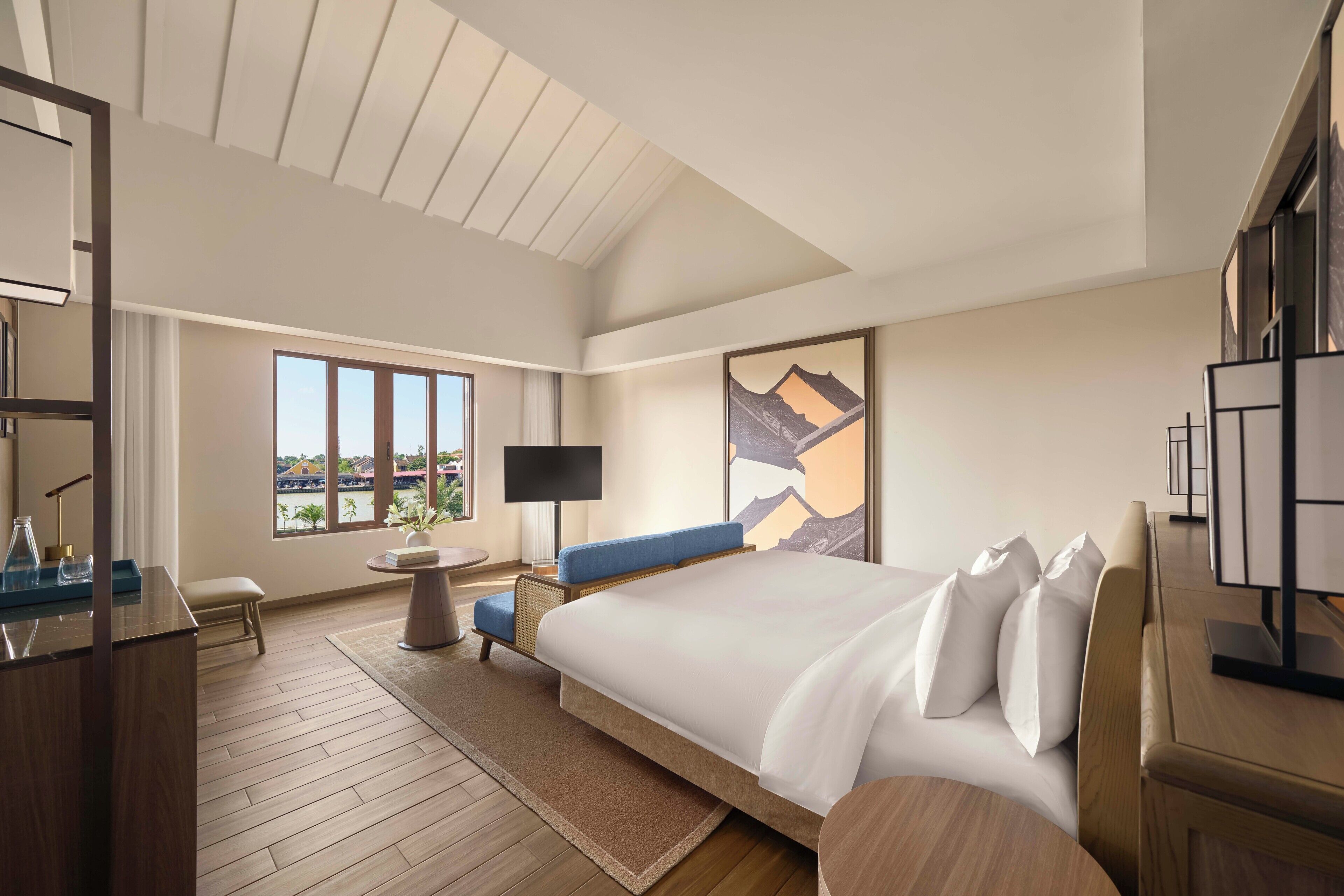 Premium Room, 1 King Bed, River View | Premium bedding, pillowtop beds, minibar, in-room safe