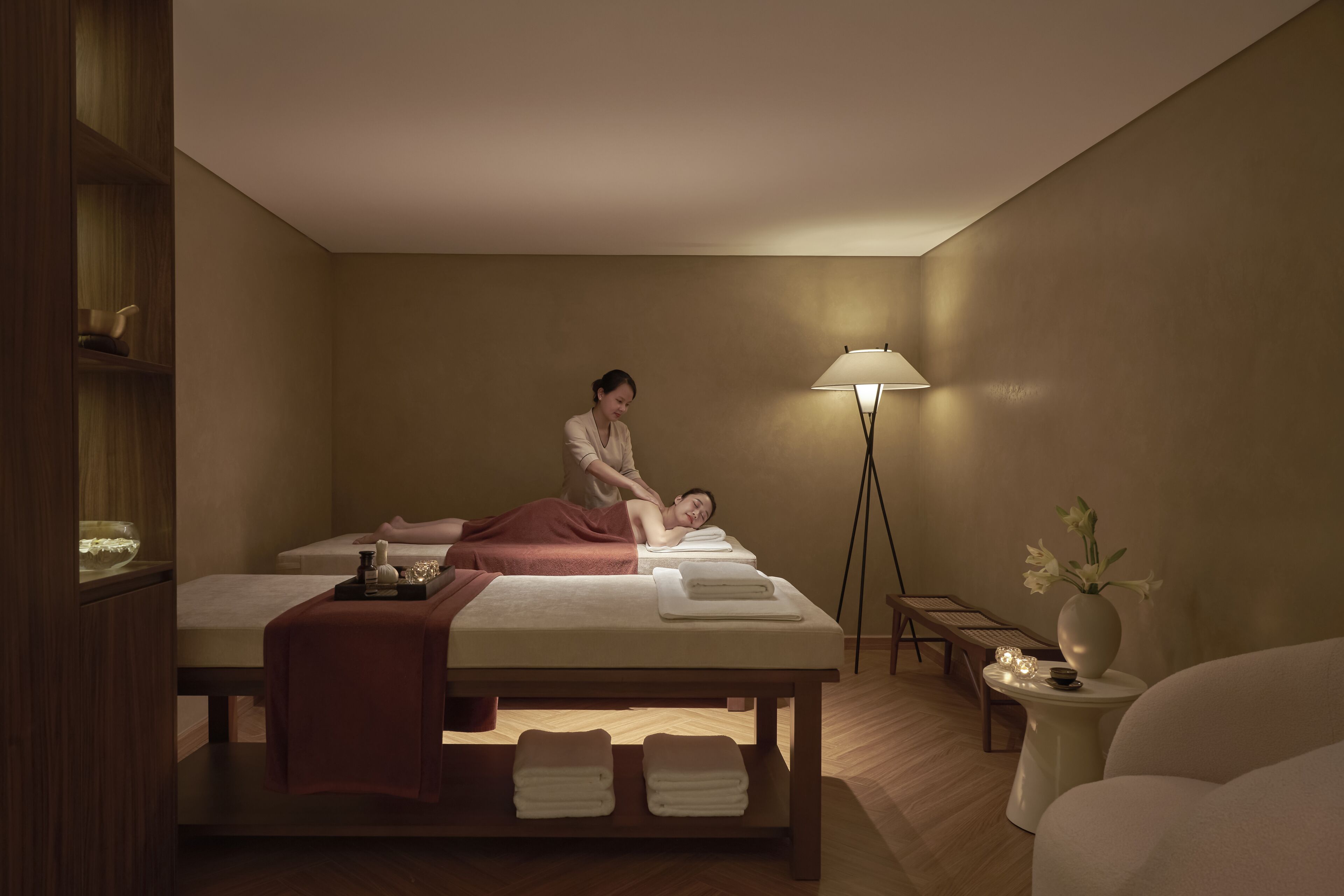 Couples treatment rooms, body treatments, aromatherapy
