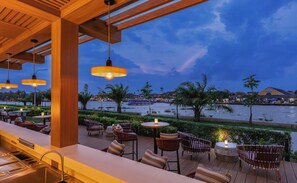 Breakfast, lunch, dinner served; French cuisine 