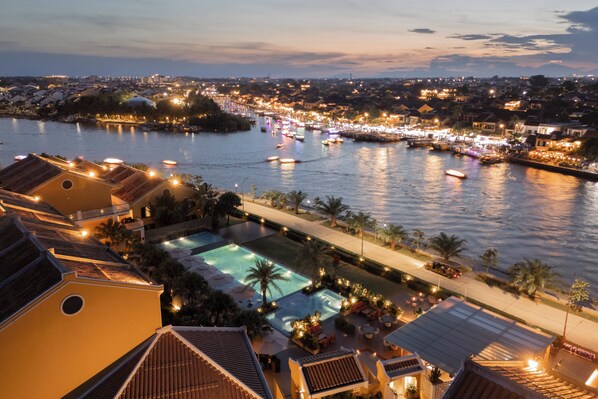 A resort with a swimming pool, beachfront view, and multiple dining areas. - Moire Hoi An, Vignette Collection by IHG (Da Nang)