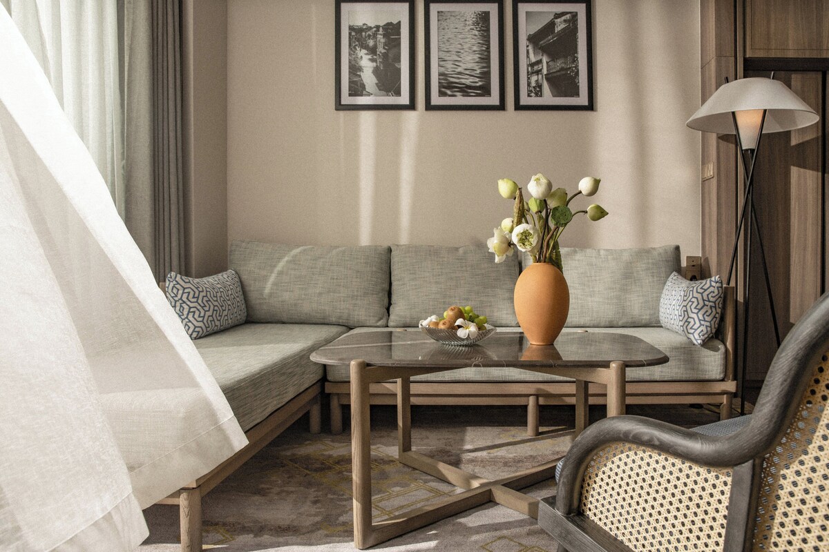 Luxury Villa (Moire, Pool) | Room amenity