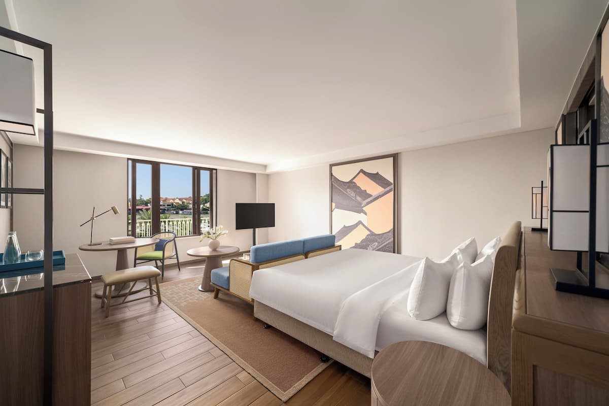 Premium Room, 1 King Bed, River View | In-room safe, desk, laptop workspace, blackout drapes