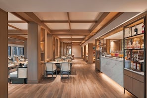 供应早餐、午餐和晚餐,法国菜