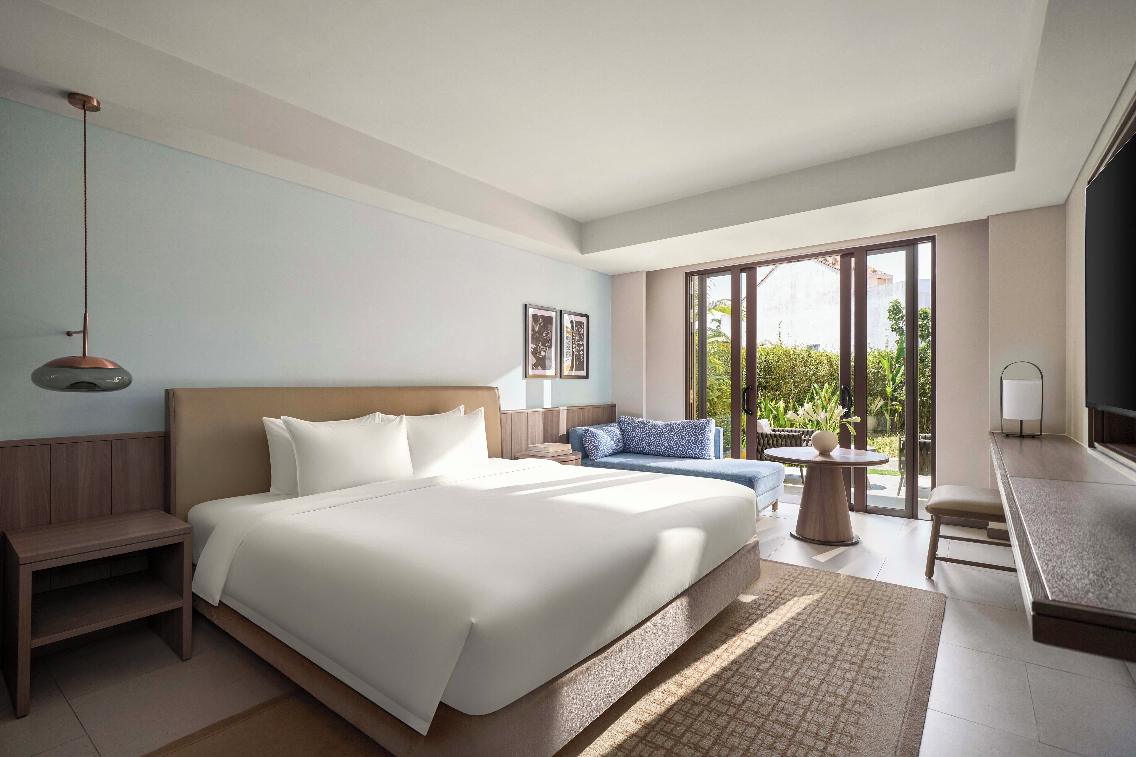 Premium bedding, pillow-top beds, minibar, in-room safe