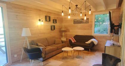 Chalet rénové, 4 chambres, quartier calme, parking