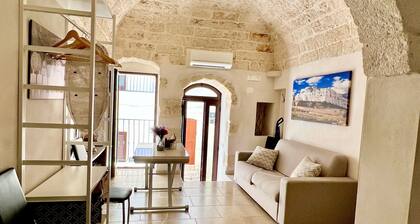 La Maison Ostuni (chromotherapy and balcony)