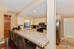 Refrigerador, microondas, horno y lavavajillas 