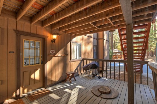 Summit Run by Destination Big Bear: Walking Distance to Snow Summit! Close to the Lake! Minutes from the Village!