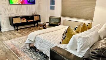 1 bedroom, desk, iron/ironing board, free WiFi