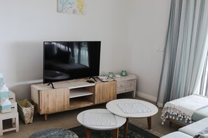 3 bedrooms, in-room safe, iron/ironing board, free WiFi