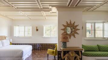 Suíte júnior | Roupas de cama premium, frigobar, individualmente decorados