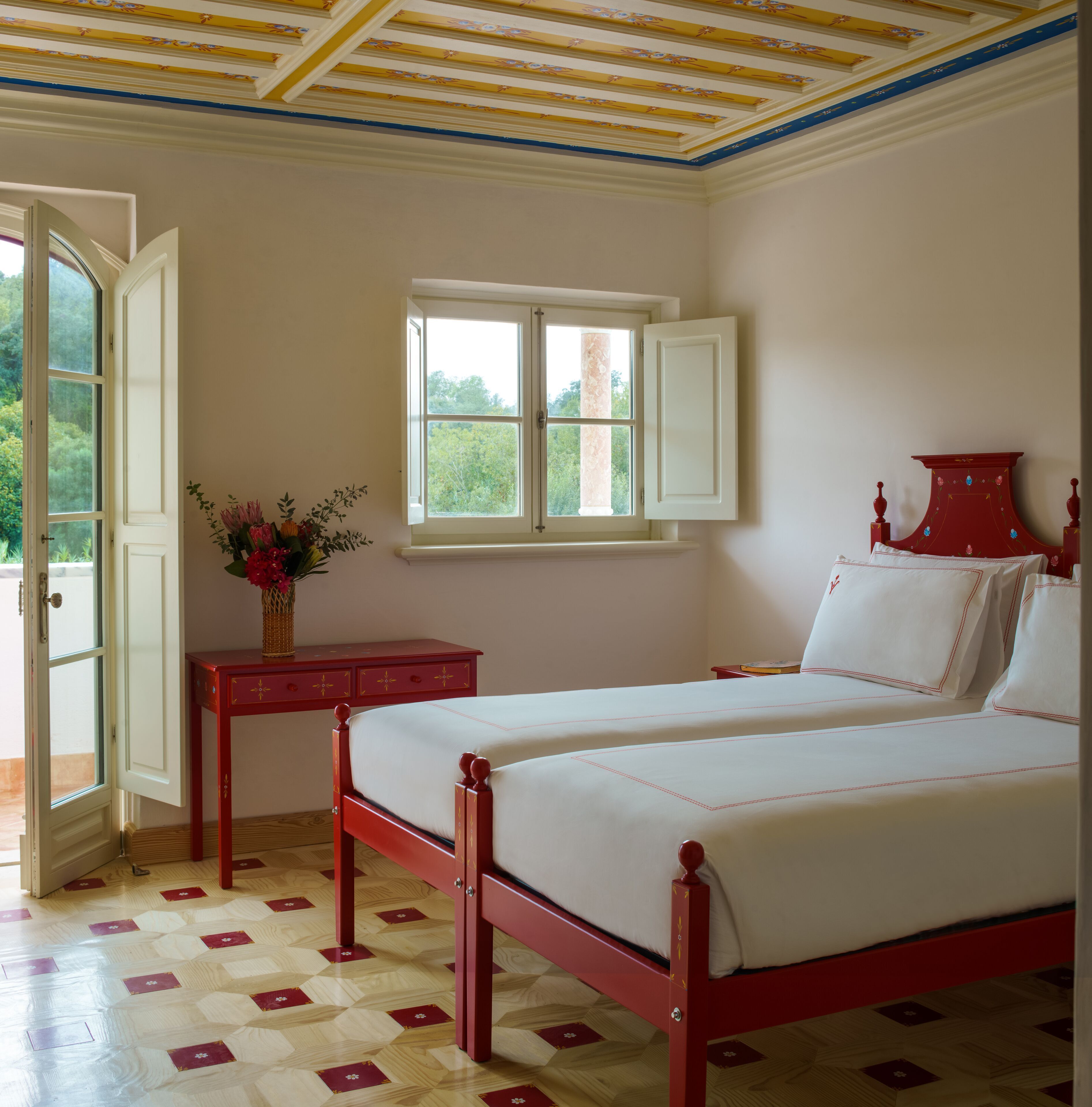 Premium bedding, minibar, individually decorated, individually furnished