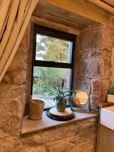 Charming stone Bothy at Loch Lomond