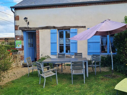 Charming Cottage: Enclosed Garden, Close to Loire Valley, Sleeps 6