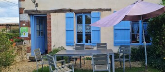 Charming Cottage: Enclosed Garden, Close to Loire Valley, Sleeps 6