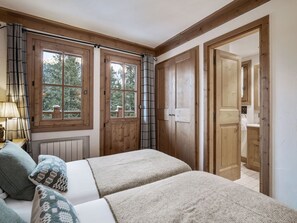 7 bedrooms, free WiFi, bed sheets - Large luxury chalet on the slopes with sauna in Courchevel 1650 (Courchevel 1650)