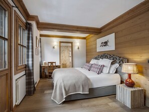 7 bedrooms, free WiFi, bed sheets - Large luxury chalet on the slopes with sauna in Courchevel 1650 (Courchevel 1650)