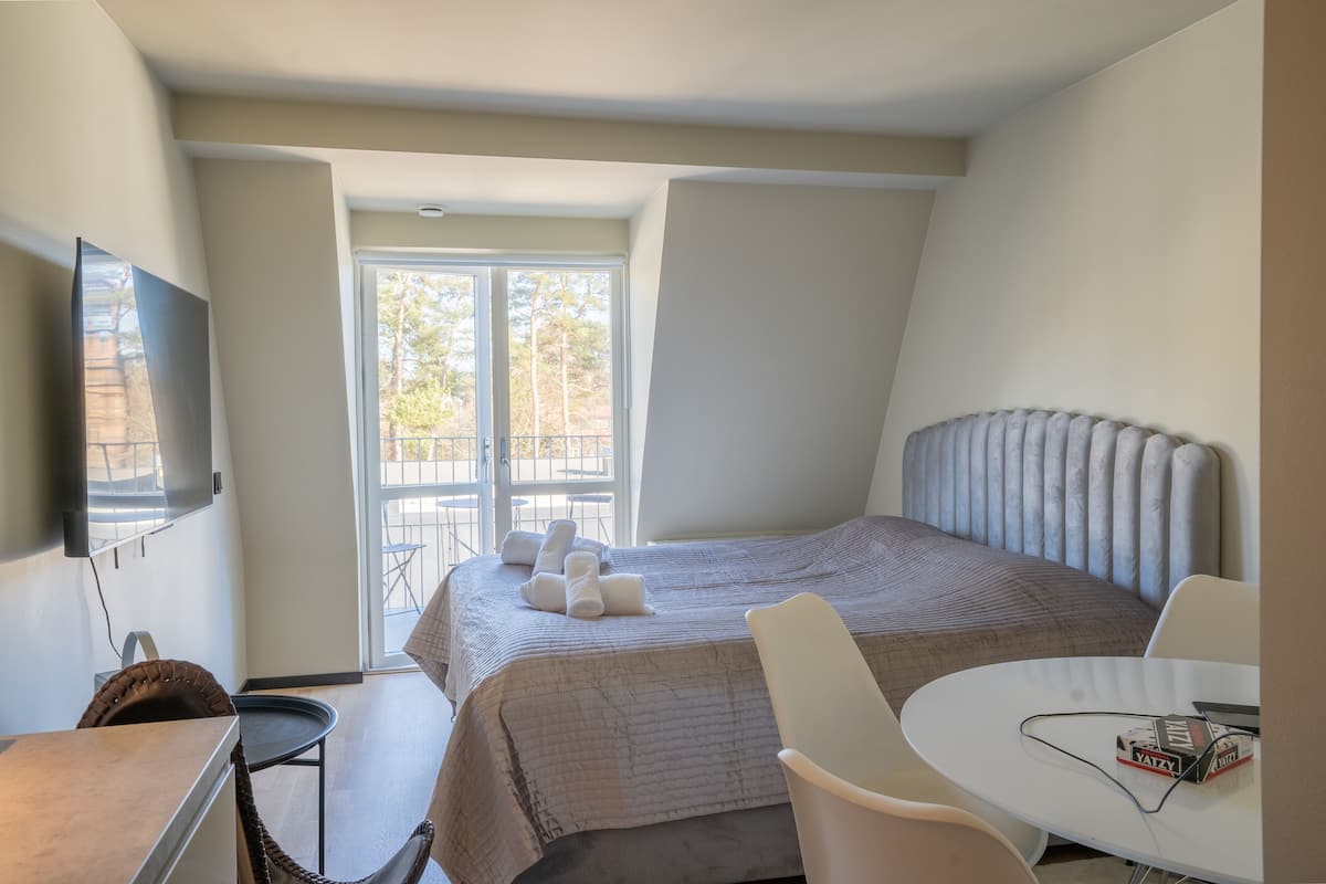 1 bedroom, hypo-allergenic bedding, individually furnished