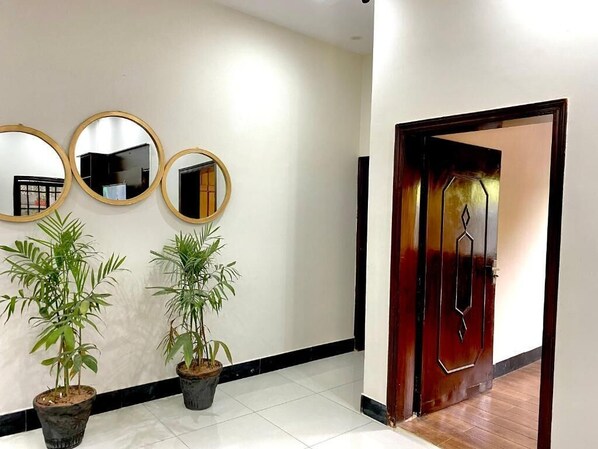 Lobby - The Comfort Lodges Islamabad (Islamabad)