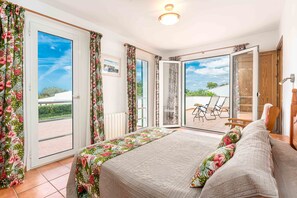 4 bedrooms, iron/ironing board, travel cot, free WiFi