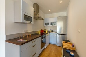 Fridge, microwave, oven, dishwasher
