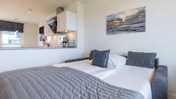 2 bedrooms, iron/ironing board, free WiFi