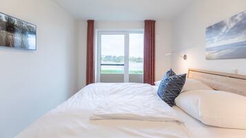 2 bedrooms, iron/ironing board, free WiFi