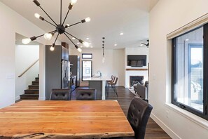 Dining - New 3 story home - Walking distance to the Milwaukee Trail and Good Food Store (Missoula)