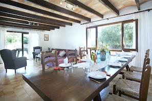 Dining - VILLA SANTUIRI - EXCLUSIVE HOLIDAYS (Pollensa)