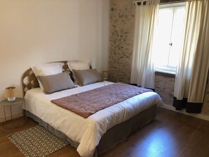 2 bedrooms, iron/ironing board, travel cot, free WiFi