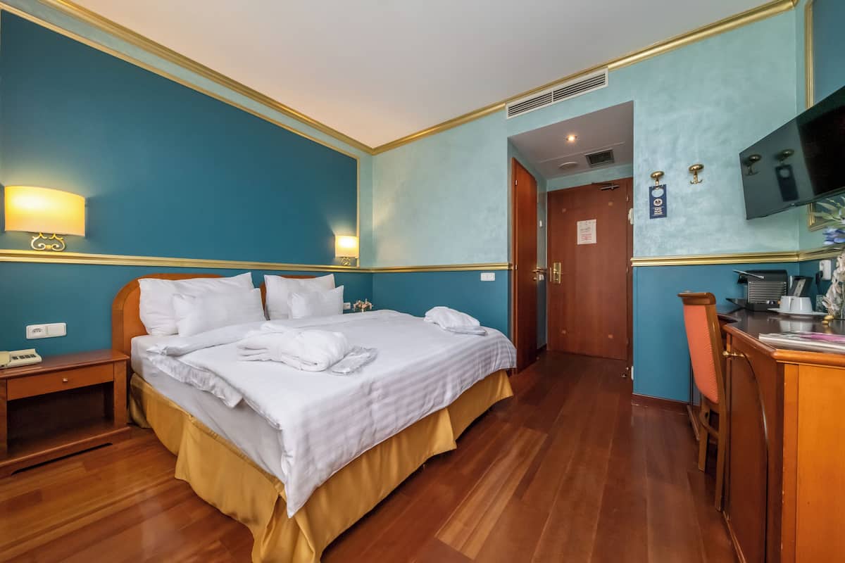 Chambre Économique Double ou avec lits jumeaux