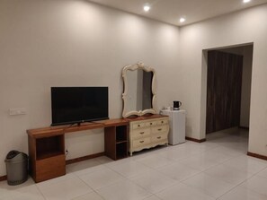 Television - Comfy Inn Guest House Islamabad (Islamabad)