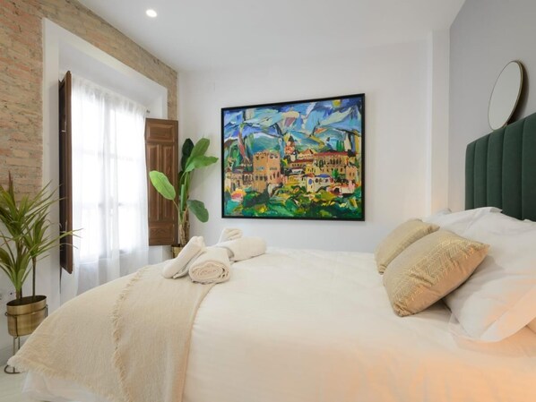 2 عدّة غرف نوم ومكواة/لوح كي وخدمة الإنترنت وملاءات أسرّة