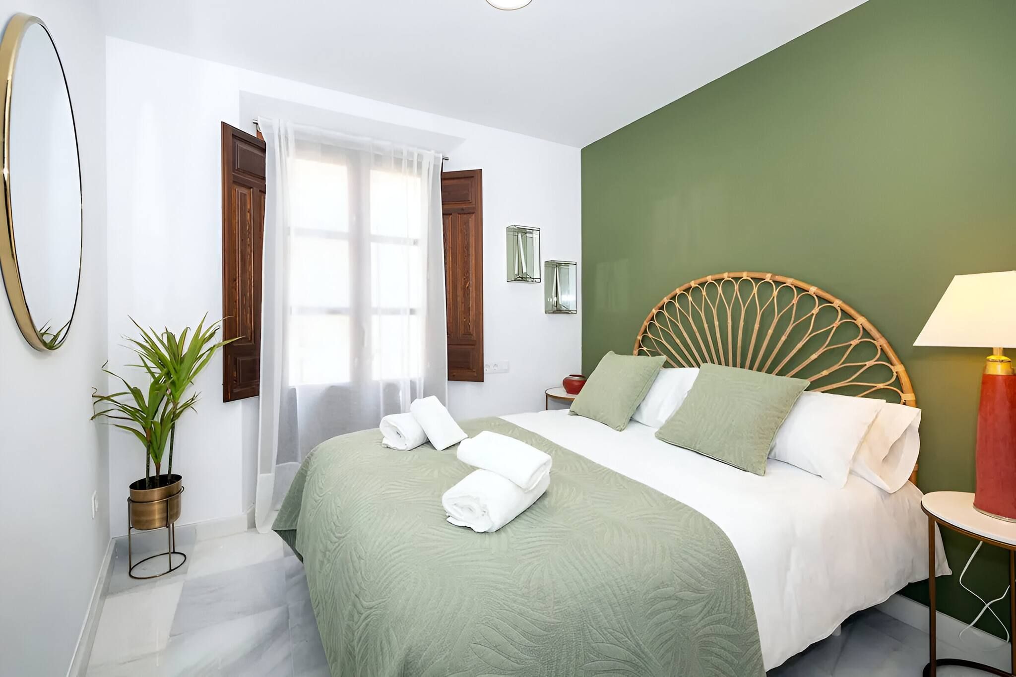 2 dormitorios, tabla de planchar con plancha, Internet y ropa de cama