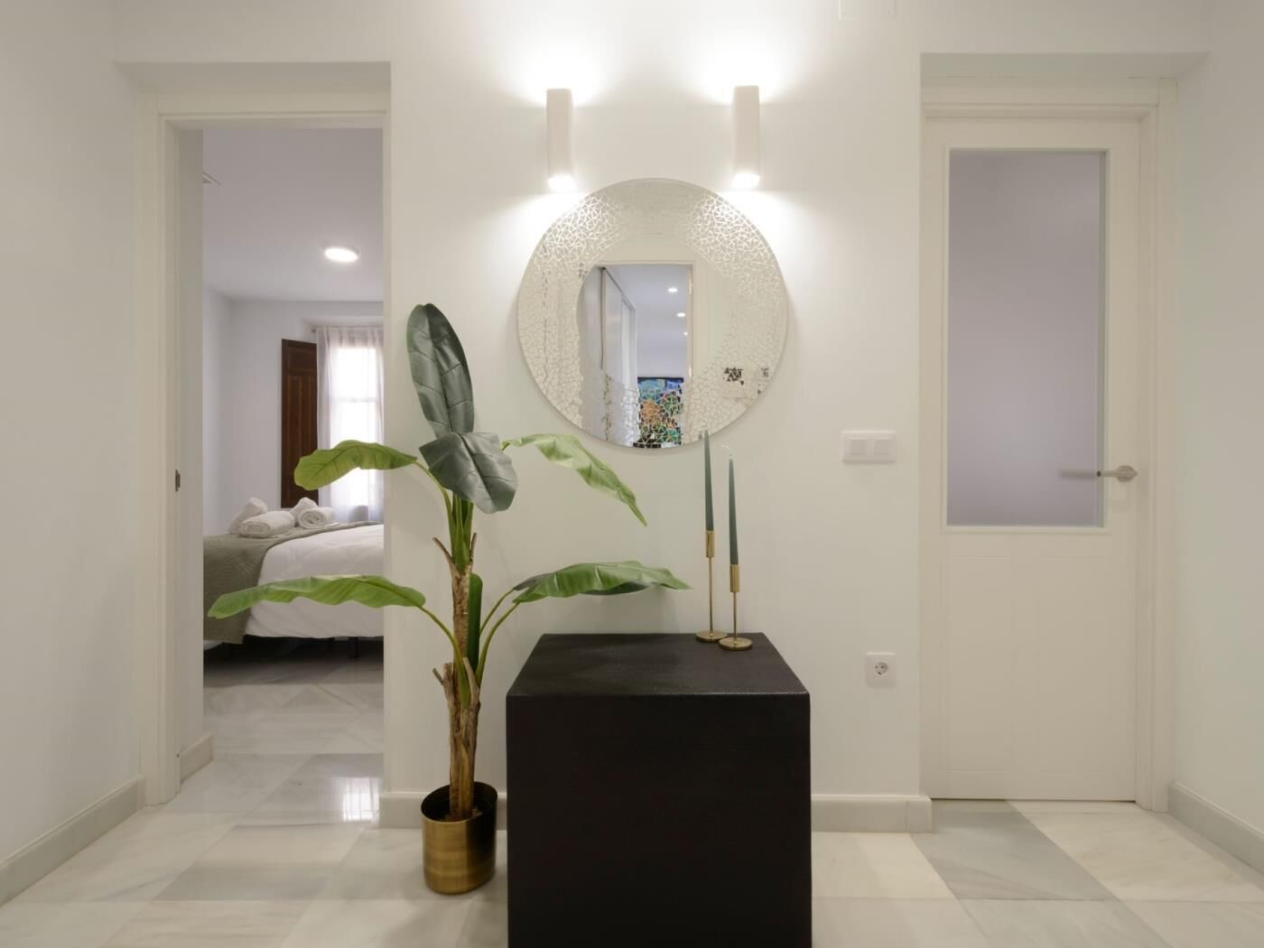 2 slaapkamers, een strijkplank/strijkijzer, internet, beddengoed