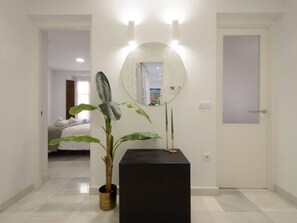 2 slaapkamers, een strijkplank/strijkijzer, internet, beddengoed