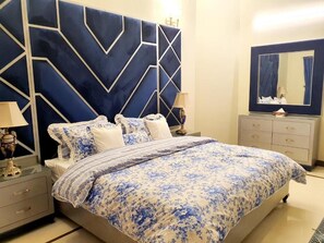 Superior Room, 1 King Bed, Non Smoking