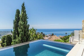 屋外プール、温水プール