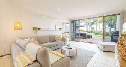 The Moorings, 23/4 Cromarty Rd - air con, pool and waterfront