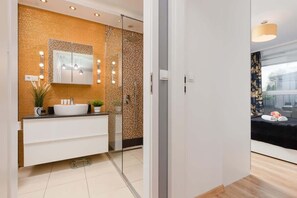 Shower, hair dryer, shampoo