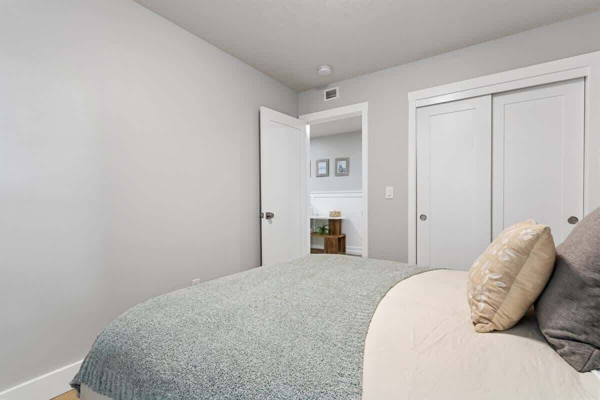 4 bedrooms, iron/ironing board, travel cot, WiFi