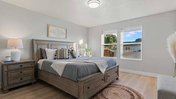 4 habitaciones, tabla de planchar con plancha, cuna de viaje y wifi