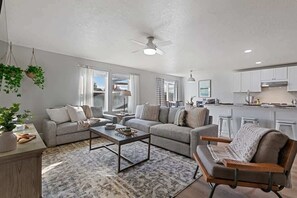 TV, fireplace - Cozy Costal Get Away | Meridian Idaho | 4 bedroom (Meridian)