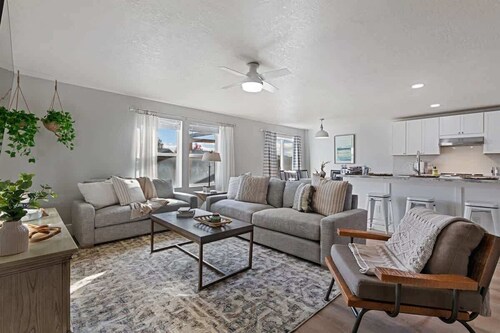 Cozy Costal Get Away | Meridian Idaho | 4 bedroom