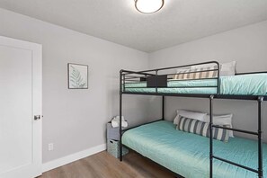 4 habitaciones, tabla de planchar con plancha, cuna de viaje y wifi 
