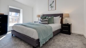 Room - Scarborough 2BR Apt Near Beach & Park (Scarborough)