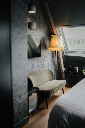 ห้องดีลักซ์ดับเบิล | เครื่องนอนระดับพรีเมียม, Wi-Fi ฟรี, ผ้าปูที่นอน